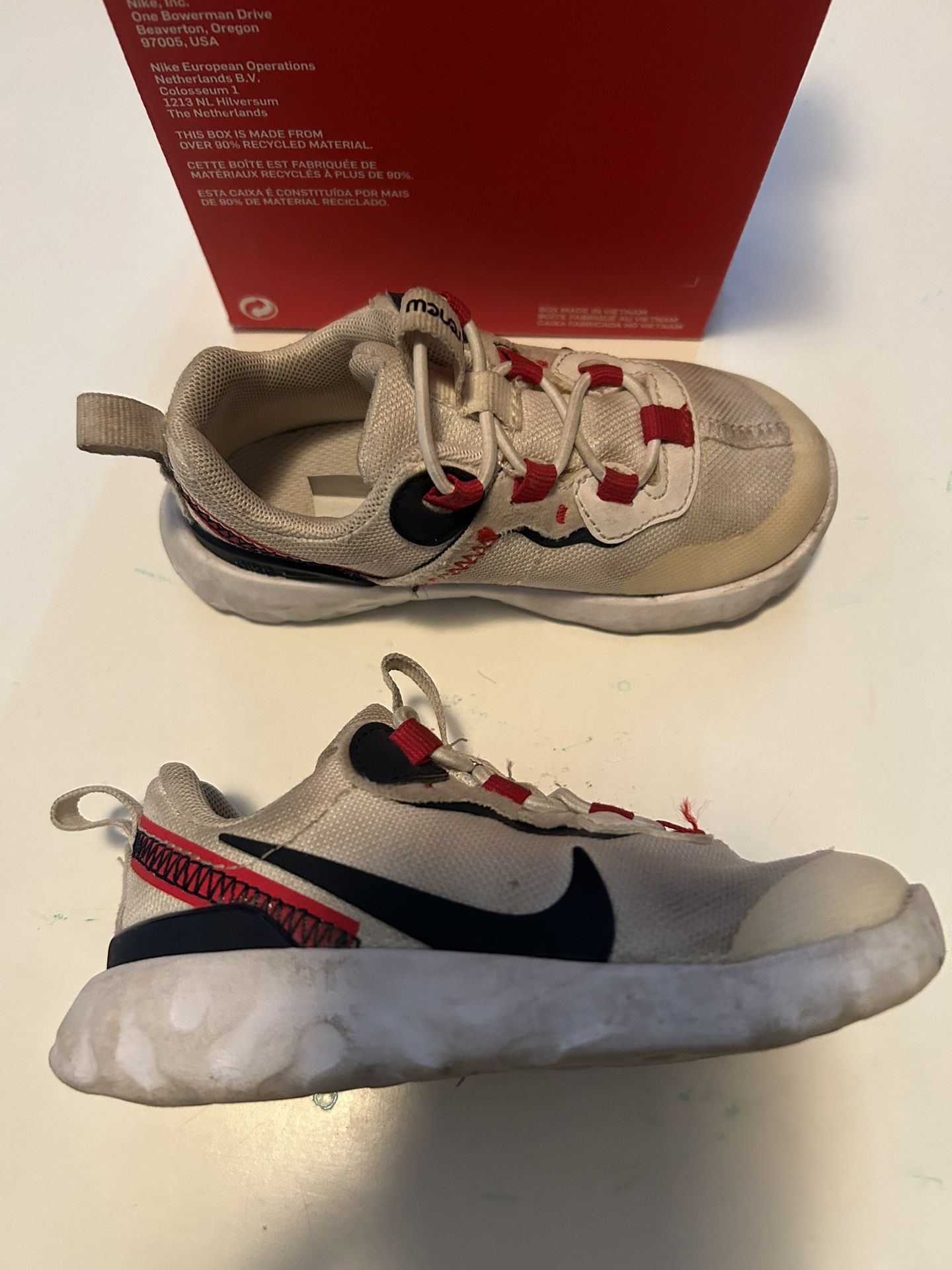 Nike Element 55 Size 7 C
