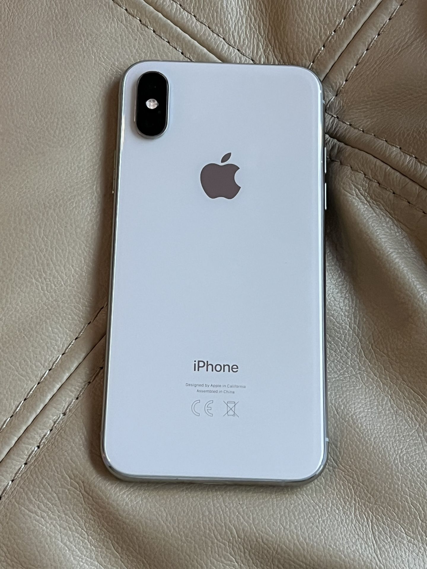 📱 iPhone XS – 64GB White – Good Condition