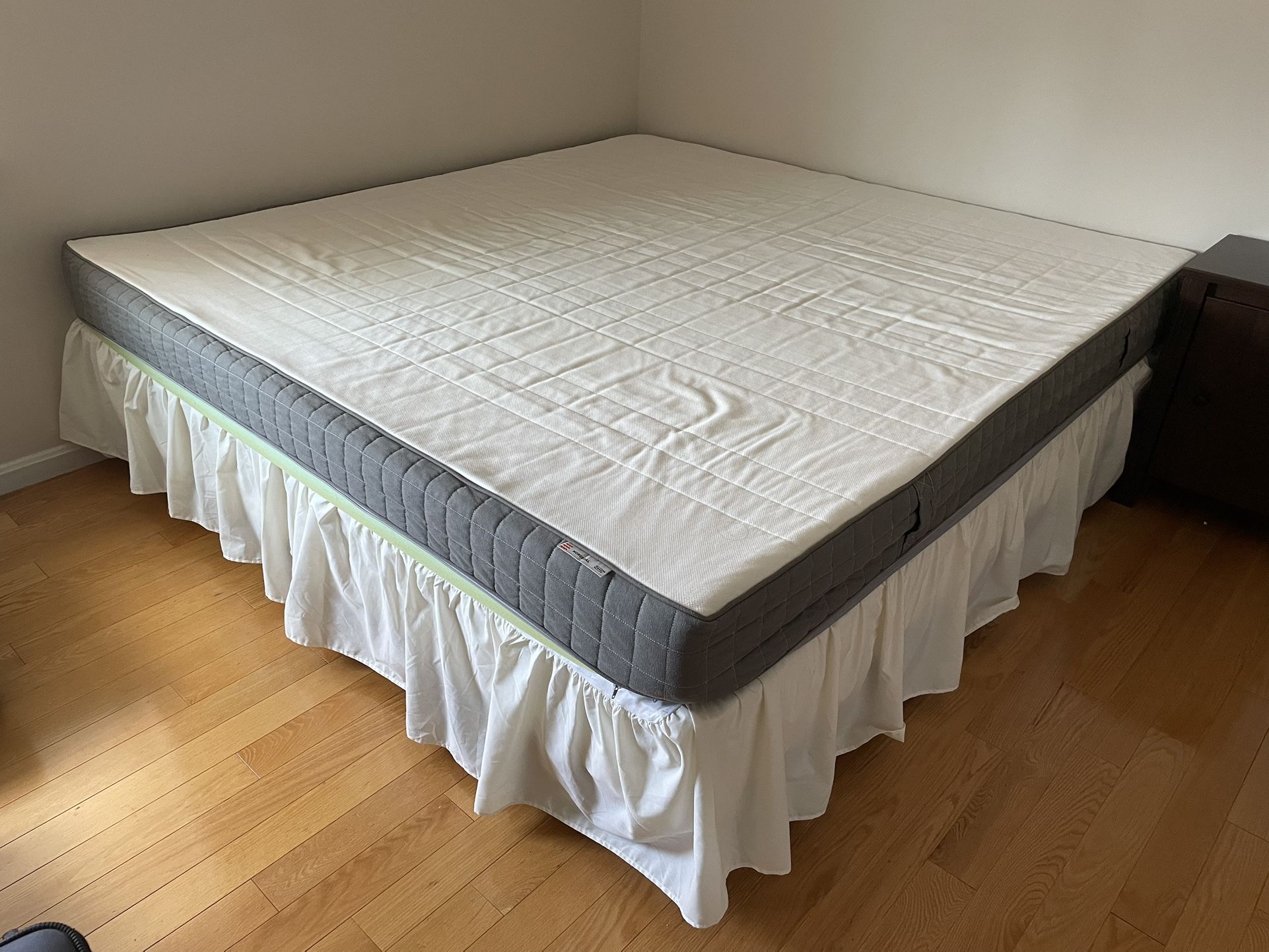 Free kingsize bed frame and mattress