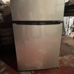 Mini fridge