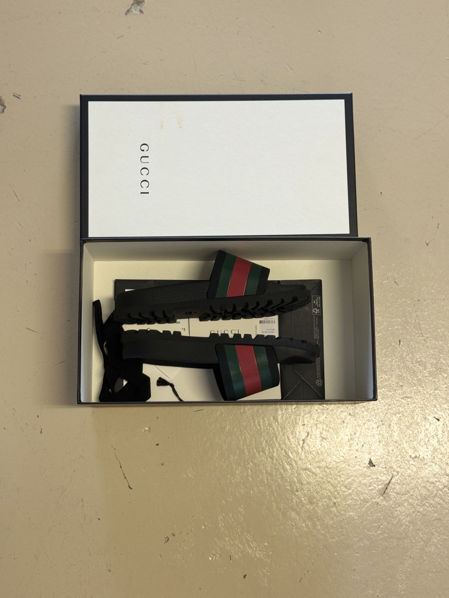 MENS GUCCI SLIDES