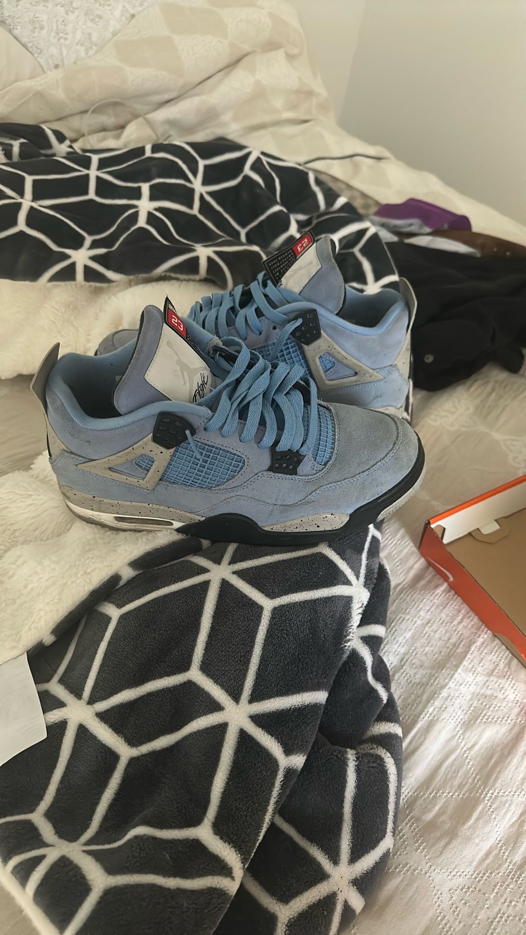 Jordan 4 University Blue