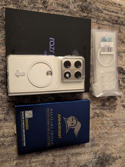 Motorola razr fold 2026 Lily white factory unlocked 512gn like new with box