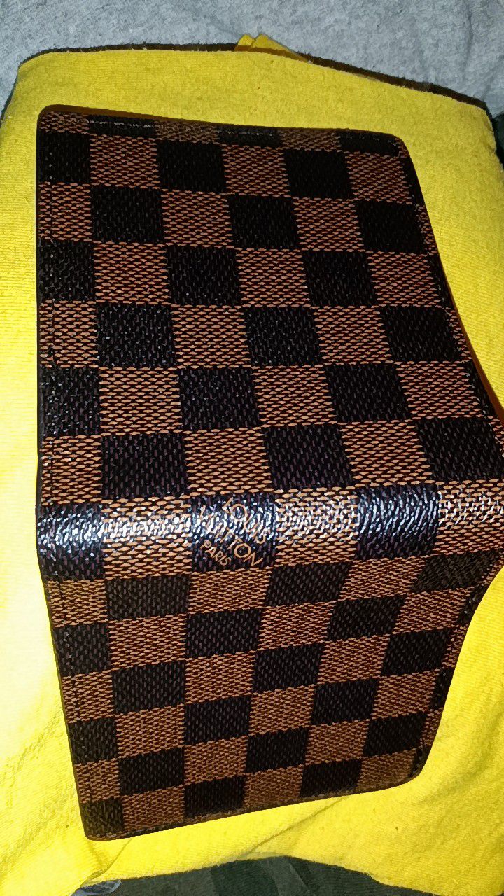 Men's Louis Vuitton Wallet Black Checkerboard for Sale in Chicago, IL -  OfferUp
