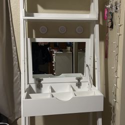 small vanity desk/mirror 