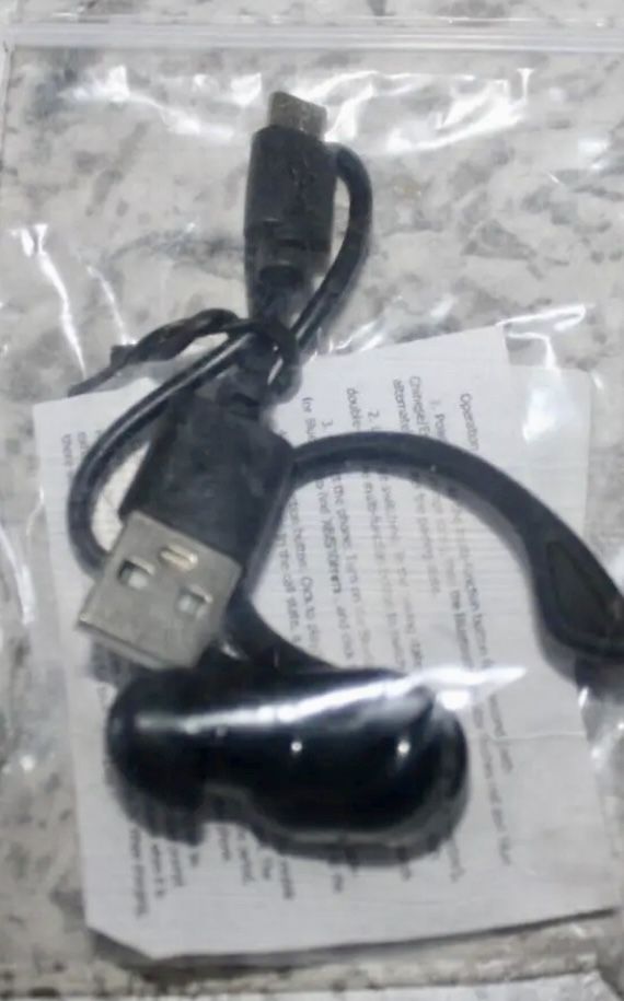 Single-ear in ear bluetooth headphone