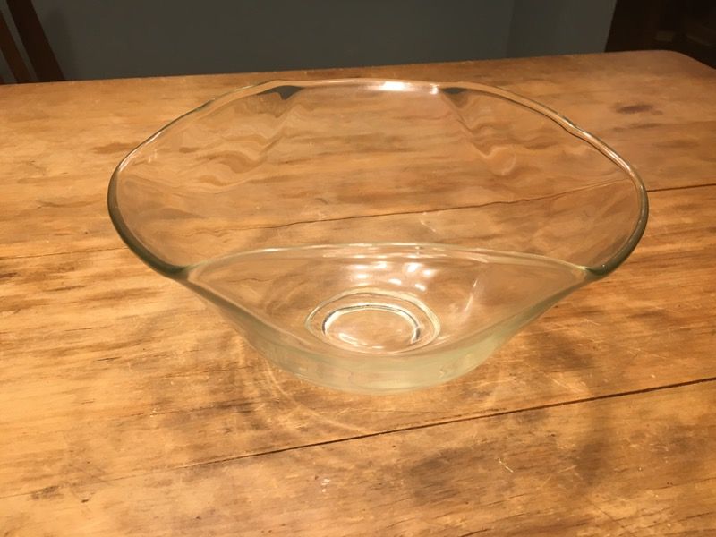 Glass decorative bowl