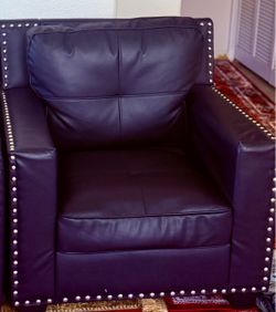 Beautiful 3-Piece Leather Sofa Set