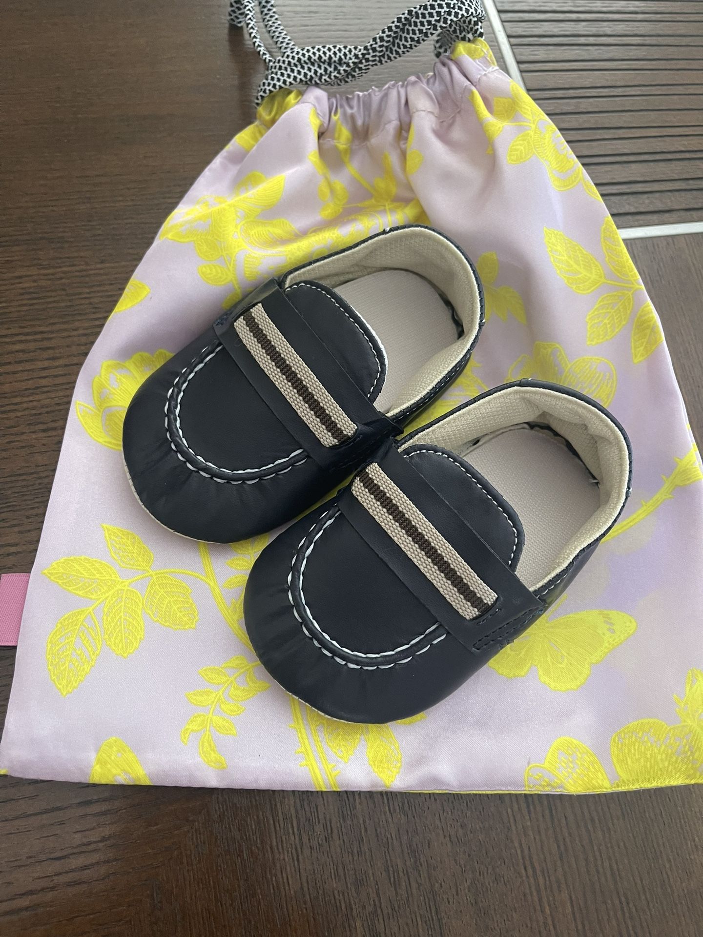 New Baby shoes, size 4C