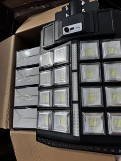 Solar Street Lights Outdoor - 8000K Commercial Parking Lot Lights Dusk to Dawn, Waterproof Solar Security Flood Lights with Motion Sensor and Remote f