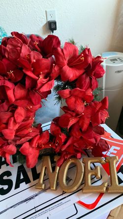 2 wreaths nice pretty