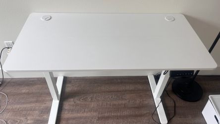 White height adjustiable desk