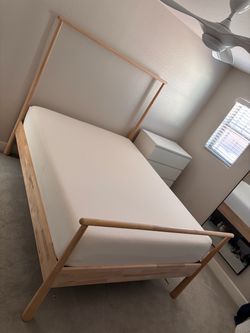Queen  size bed frame and mattress Natural Wood Four-Poster Bed Frame