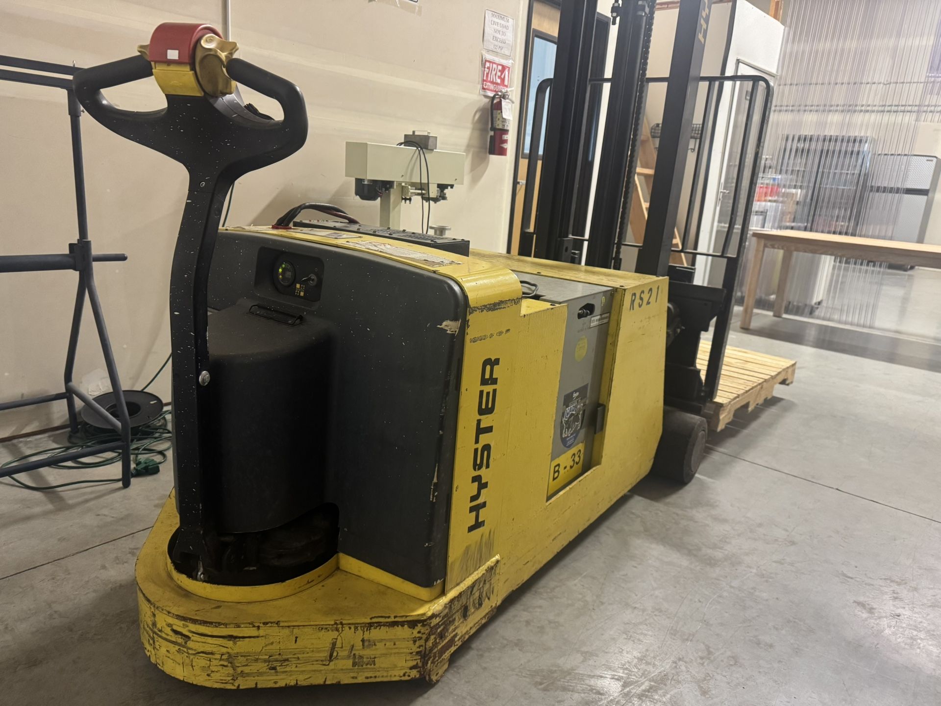 Hyster WALKIE REACH STACKER - Forklift