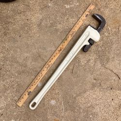 Pipe wrench
