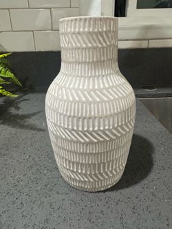 Vase 9in