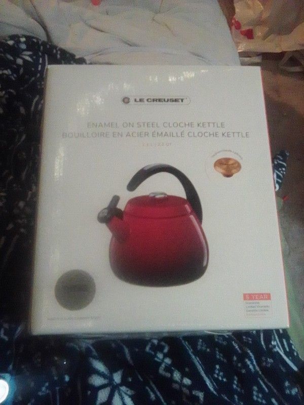 LeCreuset ® Signature Cloche 2.2 Qt. Chambray Whistling Tea Kettle ® Signature Cloche 2.2 Qt.