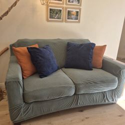  🔥Brown Comfy Loveseat Including Sage Green Cover And Throw Pillows