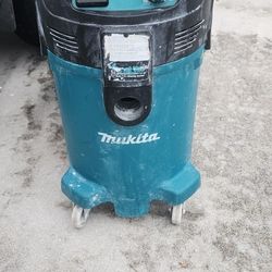 Makita Wet/Dry Vac VC7410