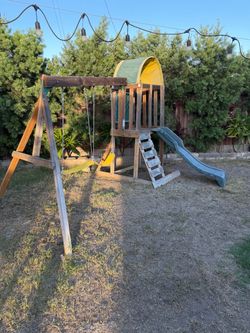 Free swing set