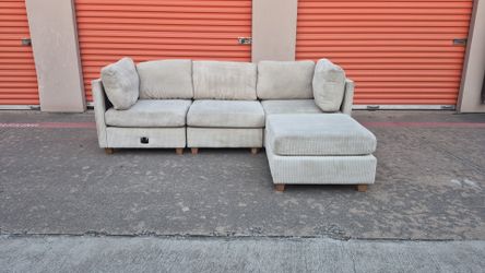 Sleek & Modern Beige Sectional 🛋 Free Delivery 🚛 Check out our profile for more sofa options