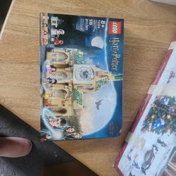 Lego Harry Potter 8 + 76398 hogwarts hospital wing brand new in box