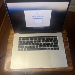 2019 Macbook Pro 15.4 inch 2.6GHz 16GB intel i7  6-core 512GB Battery Count 165 Pro Tools/Microsoft 