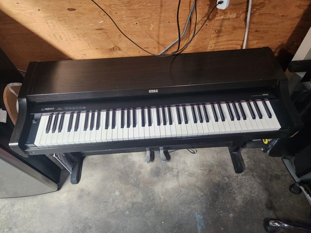 KORG Concert 600 Digital Piano