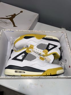 Jordan 4 vivid sulfur Sz 8.5