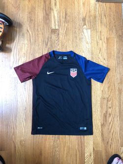 Youth boys USA Nike Dri-Fit shirt size medium
