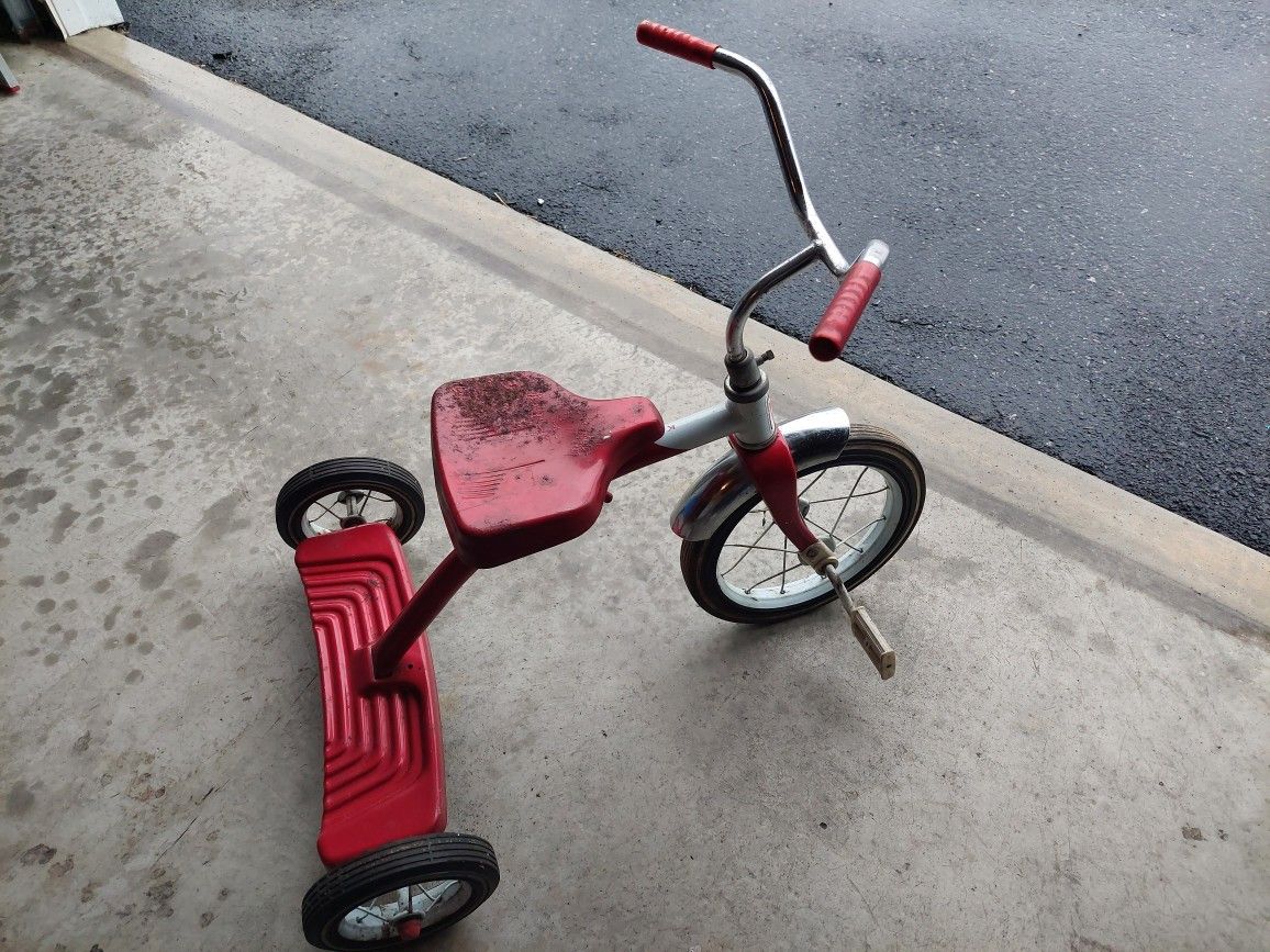 VINTAGE Roadmaster JUNIOR TRICYCLE RED & WHITE OLNEY ILLINOIS U.S.A 

