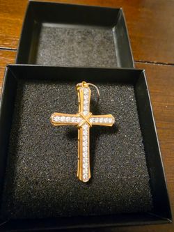 10k Diamond cross pendant