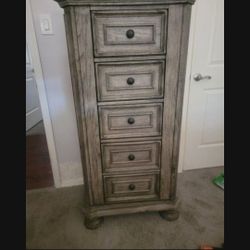 Avalon Swivil  5 Drawer Chest 