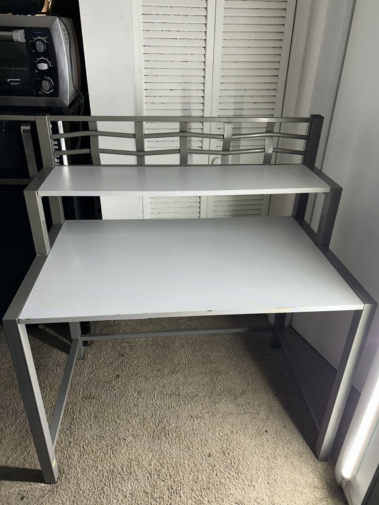 Desk With Shelve