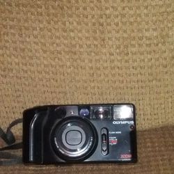 OLYMPUS QUICK SHOOTER ZOOM CAMERA