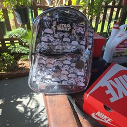 Una Mochila Traparente