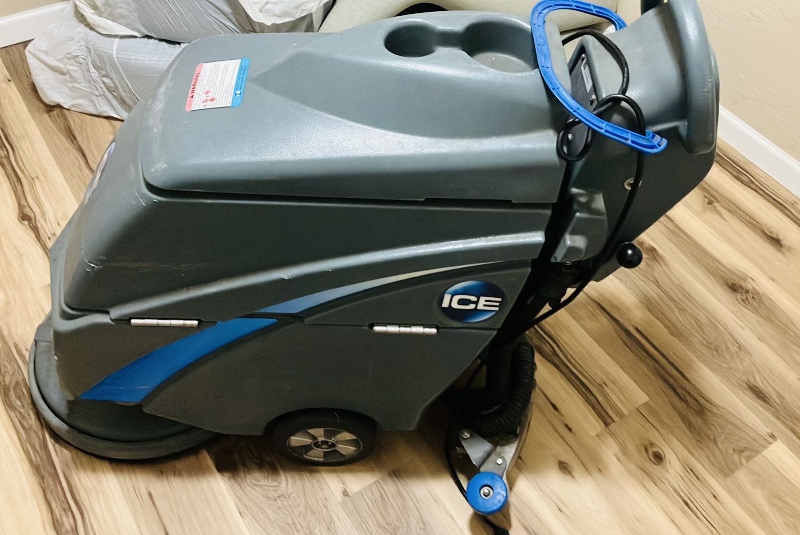 Auto Floor Scrubber