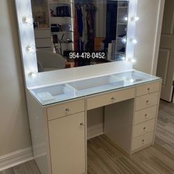 White Led Makeup Vanity 