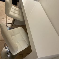 Portable Bar Stool Area 
