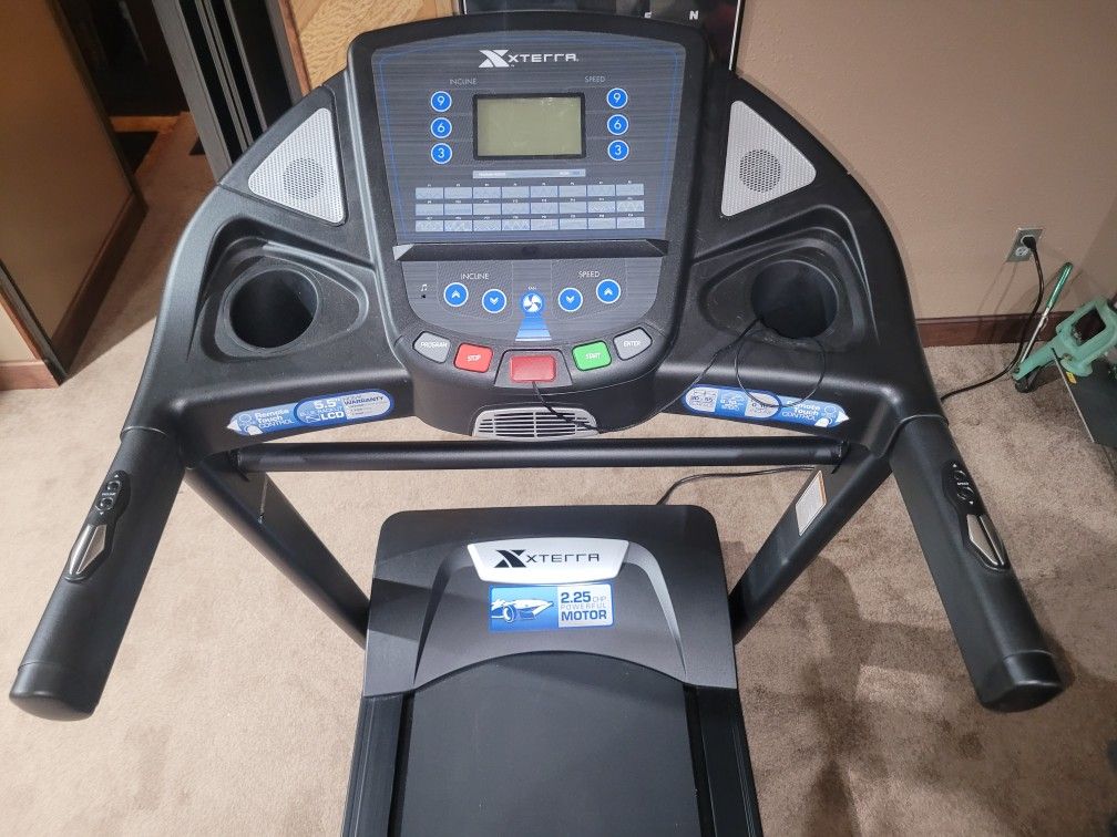TR300 Sport Series Treadmill (Excellent Shape)