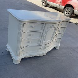 🎁SOLID WOOD VINTAGE DRESSER 🎁