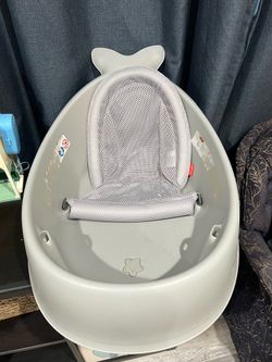 Newborn whale bathtub