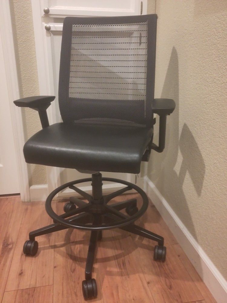 Steelcase Think Usa Made Fully loaded black Leather bar...