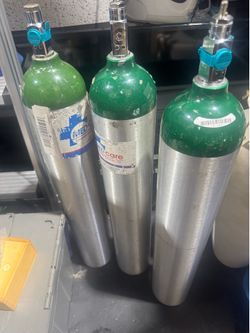 3  D-sized medical oxygen cylinder , 3 full one empty