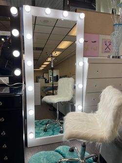 MIRROR HOLLYWOOD DE $399 AHORA A $299 