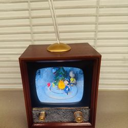 TV Peanuts Music Box Playing Christmas Carols,