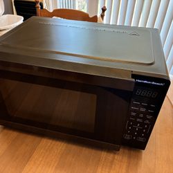 Hamilton Beach Microwave - Like New!!