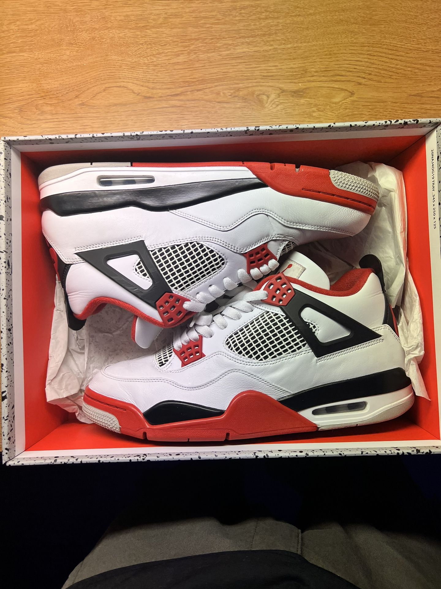 Jordan 4 Retro OG “Fire Red” 