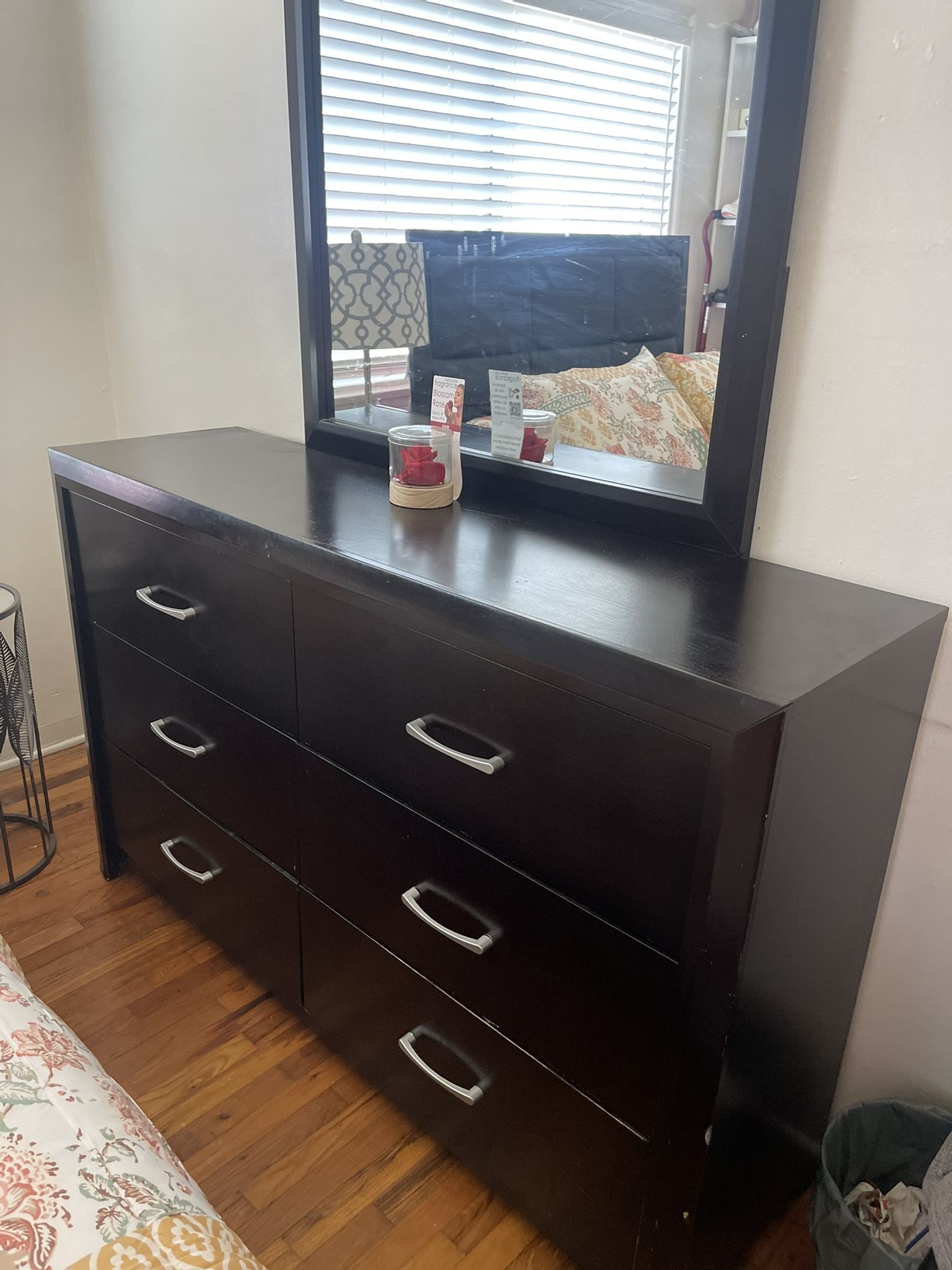 Dresser With Mirror