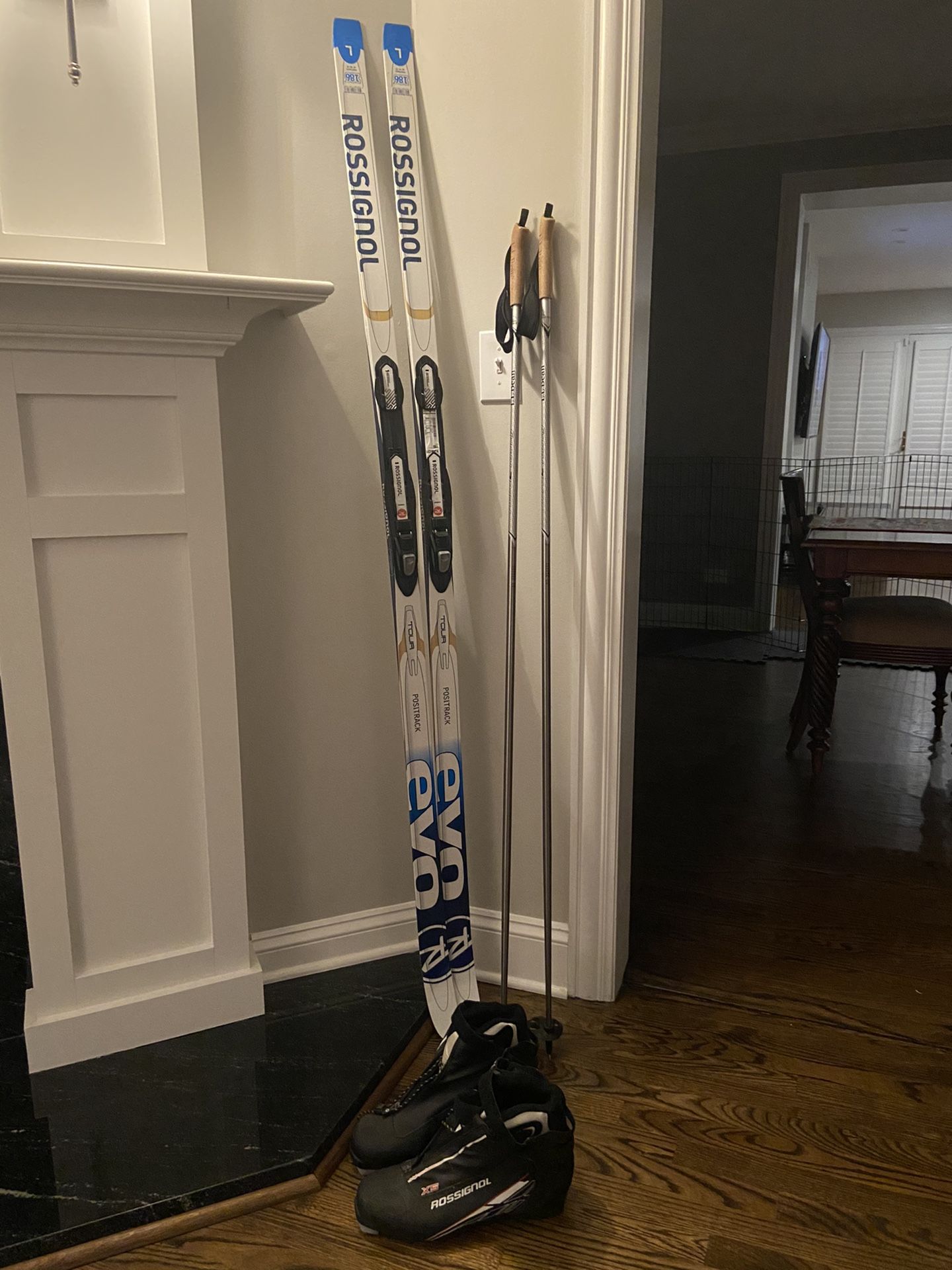 ROSSIGNOL Cross Country Ski Set-Skiis/Boots/Poles